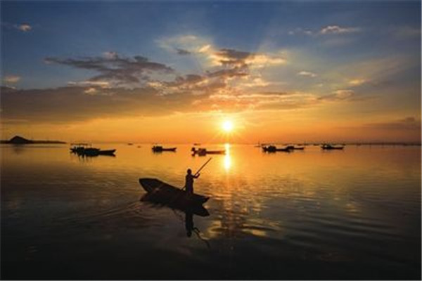 下寻阳城泛彭蠡寄黄判官
