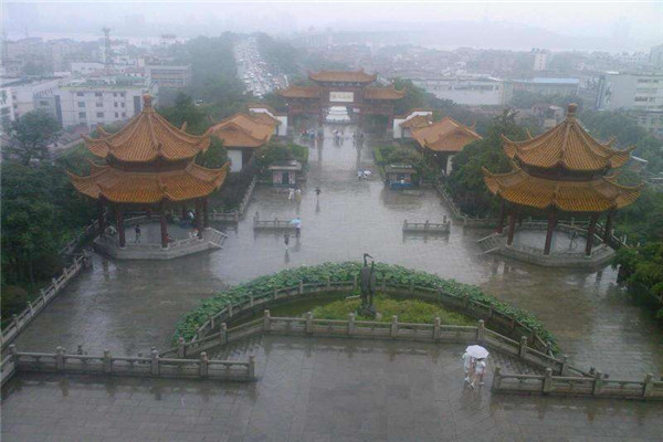 李白《鹦鹉洲》