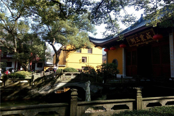 与从侄杭州刺史良游天竺寺