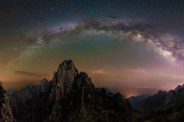 夜泊黄山闻殷十四吴吟