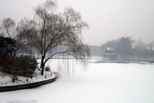 秋浦清溪雪夜对酒,客有唱山鹧鸪者