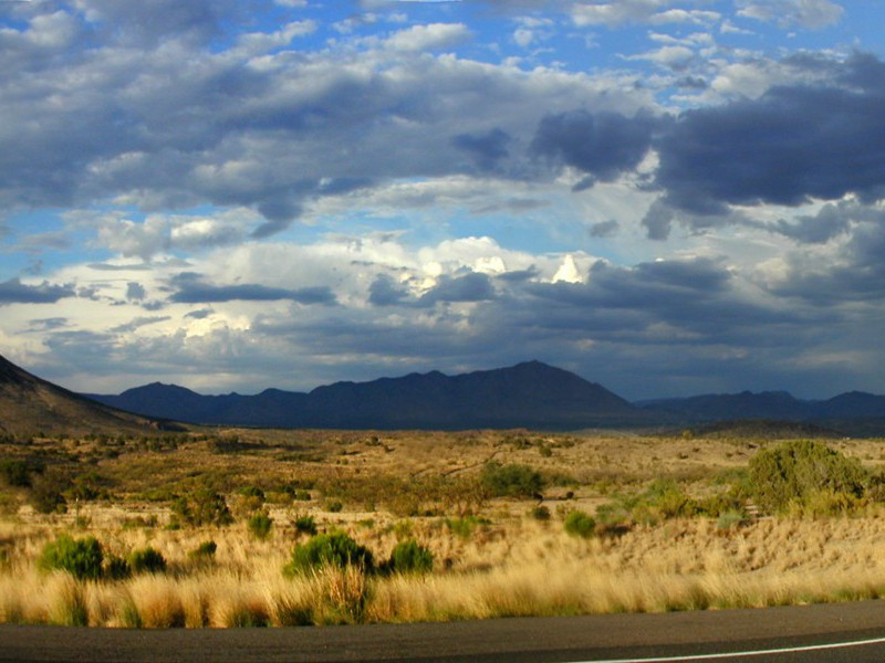 黑云压城城欲摧,甲光向日金鳞开的出处意思赏析
