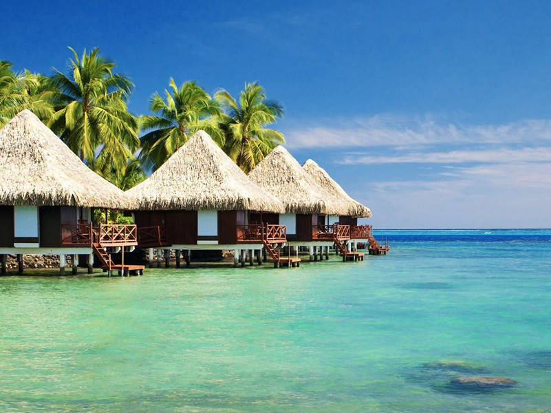 正西望长安,下见江水流出处意思赏析