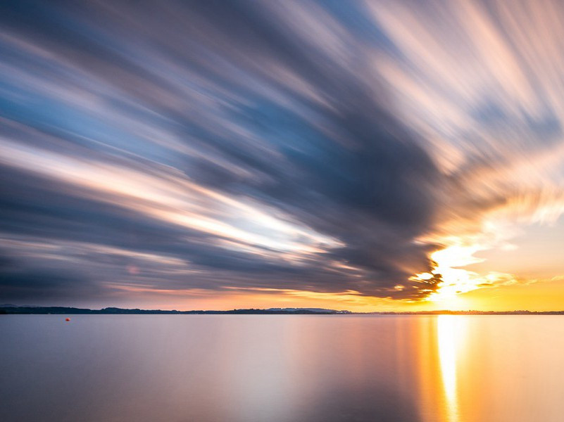 忽如一夜春风来,千树万树梨花开出处意思赏析