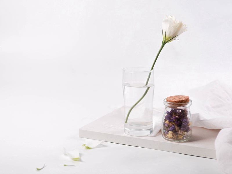 六曲屏风江雨急,九枝灯檠夜珠圆出处意思赏析