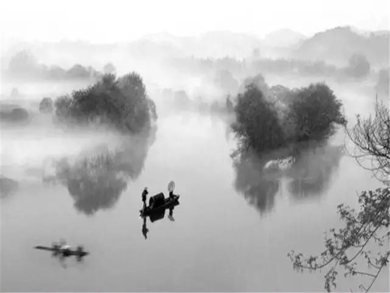 笋迸苔钱嫩绿,花偎雪坞浓香,谁把金丝裁剪却,挂斜阳出处翻译赏析