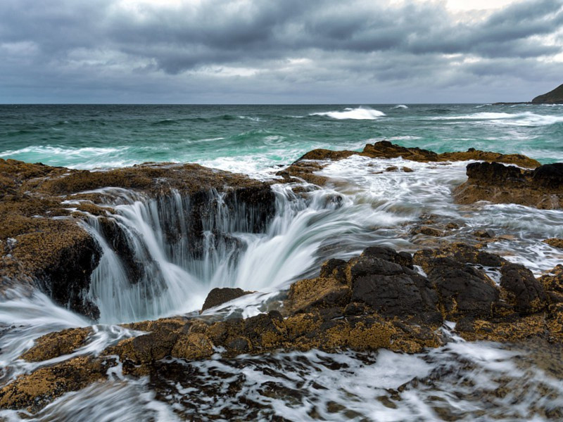 风吹仙袂飘飘举,犹似霓裳羽衣舞的出处意思赏析