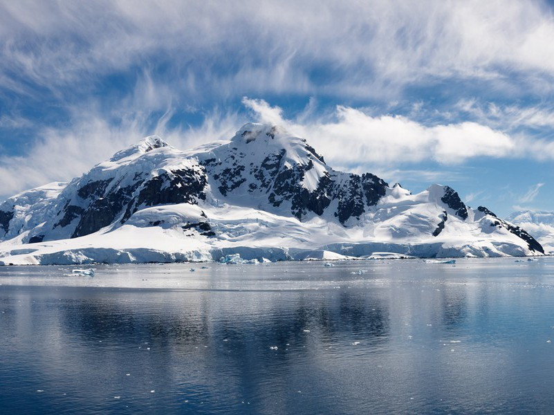 伫久河桥欲去,斜阳泪满出处意思赏析