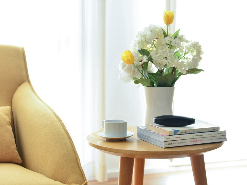 绿随杨柳阴边去,红踏桃花片上行出处意思赏析