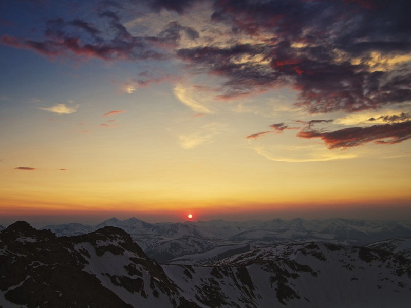 独敲初夜磬,闲倚一枝藤出处意思赏析