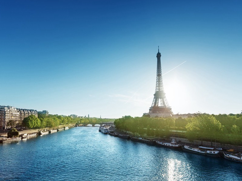 此皆骑战一敌万,缟素漠漠开风沙的出处意思赏析