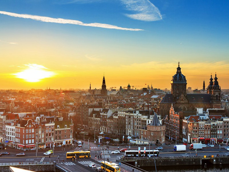 无情最是台城柳,依旧烟笼十里堤出处意思赏析