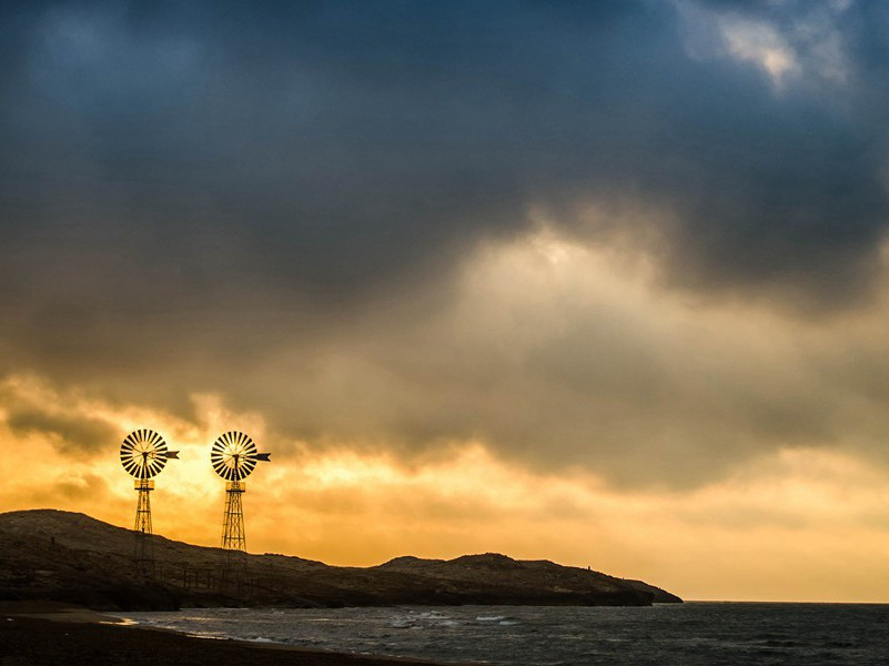 无那风光餐不得,遣诗招入翠琼杯出处意思赏析
