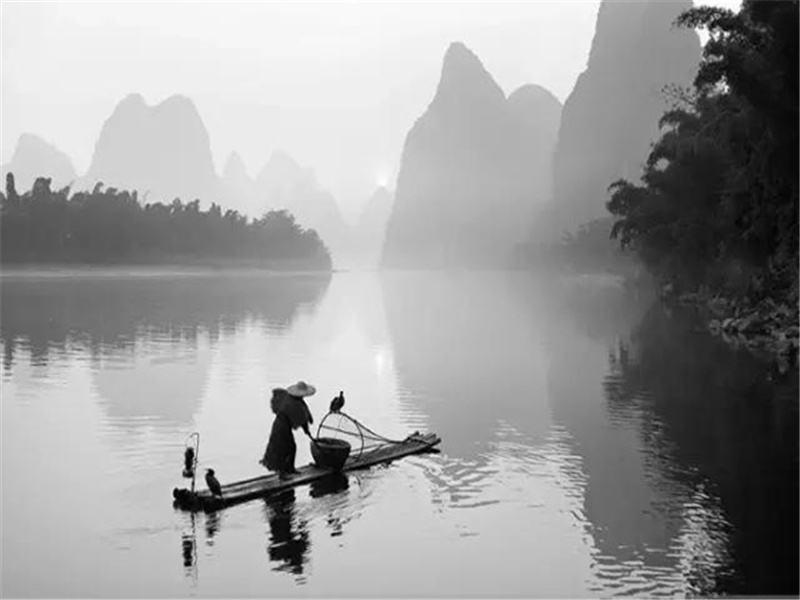 两岸青山相对出,孤帆一片日边来出处意思赏析作者