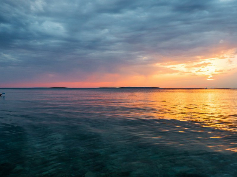 天白颢颢,寒凝凝只出处意思赏析