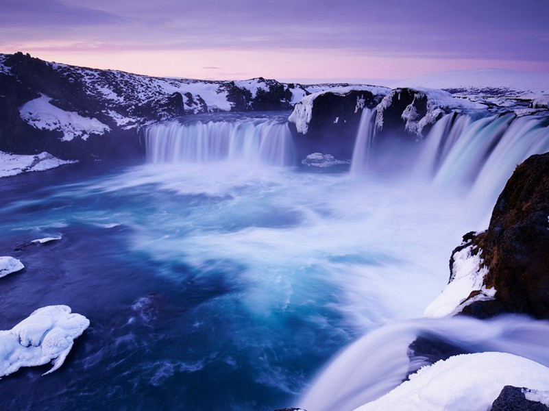 乱入池中看不见,闻歌始觉有人来出处意思赏析