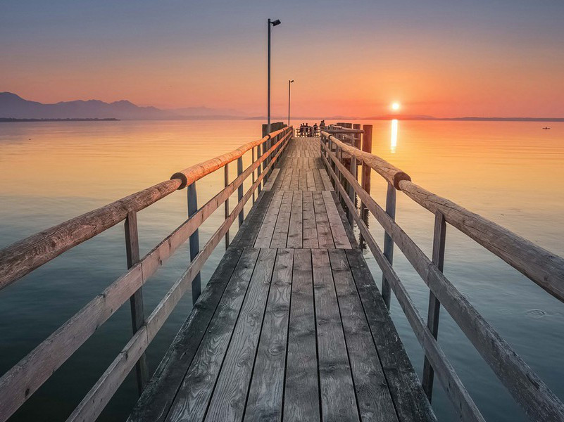 火云满山凝未开,飞鸟千里不敢来出处意思赏析