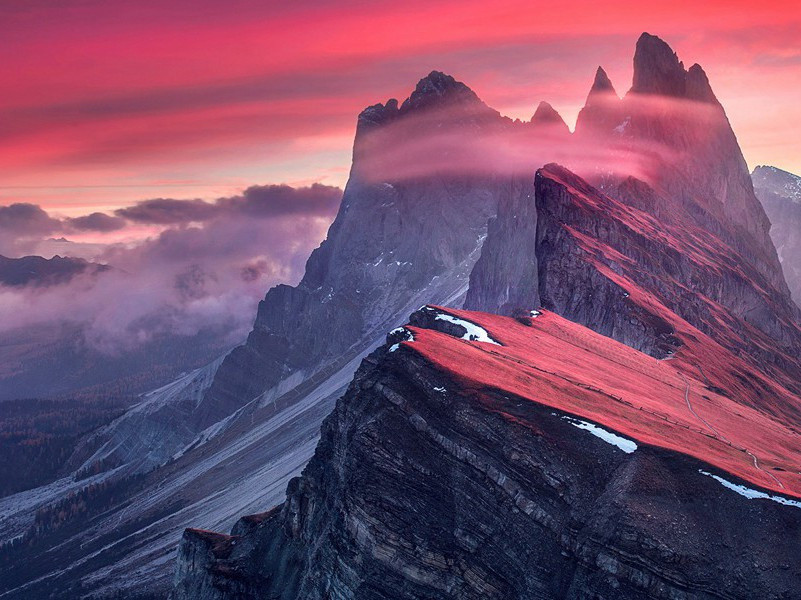 对雌霓挂雨,雄风拂槛,微收烦暑的意思出处赏析