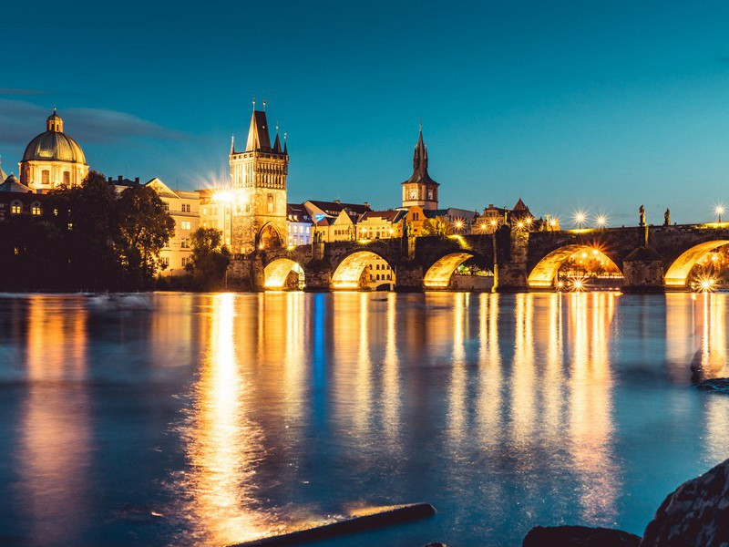 若耶溪傍采莲女,笑隔荷花共人语出处意思赏析