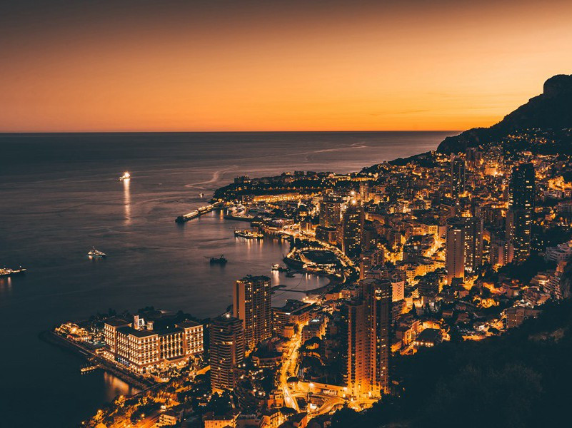 白石岩扉碧藓滋,上清沦谪得归迟出处意思赏析