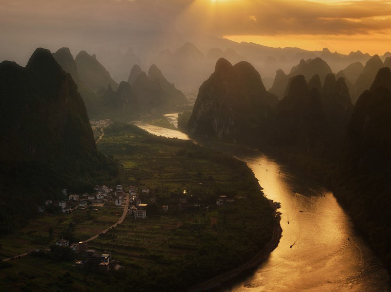 回首妖氛未扫,问人间,英雄何处出处意思赏析