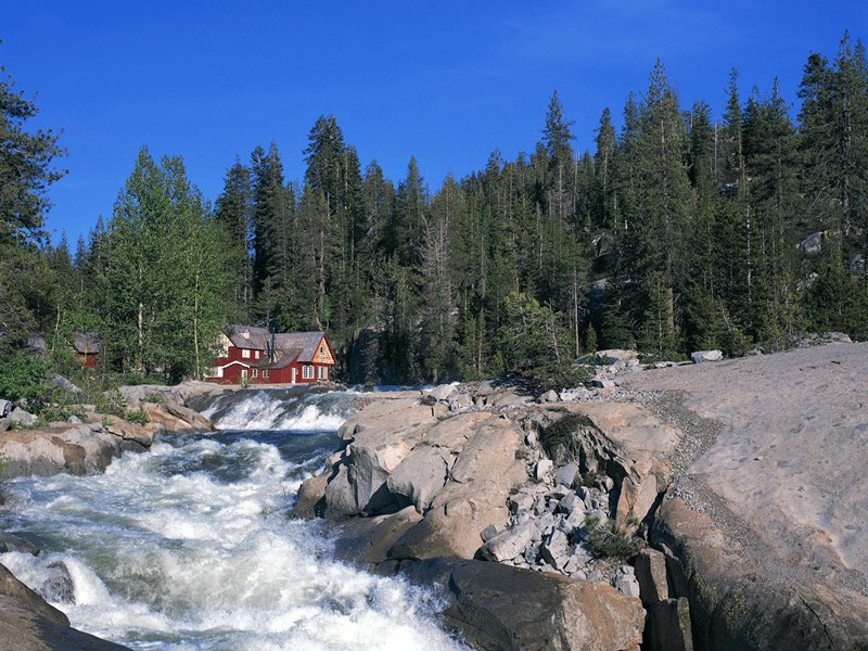 奇外无奇更出奇,一波才动万波随出处意思赏析