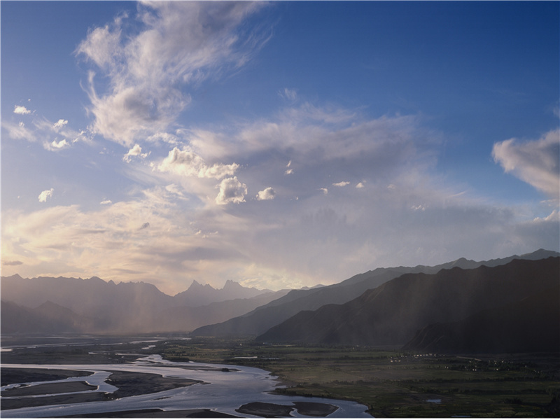 万物皆春人独老,一年过社燕方回出处意思赏析