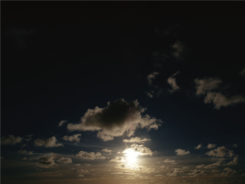 残霞夕照西湖好,花坞苹汀,十顷波平,野岸无人舟自横出处意思赏析