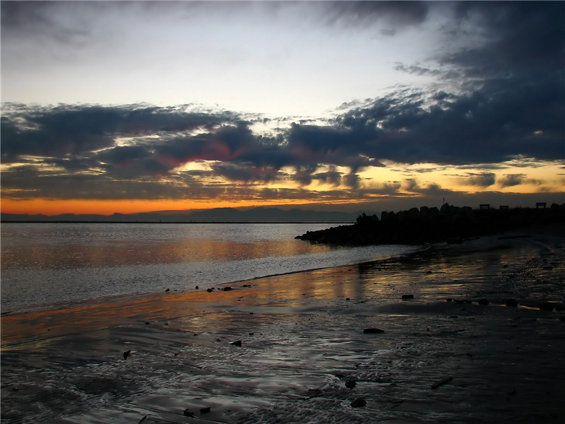 西湖南北烟波阔,风里丝簧声韵咽出处意思赏析