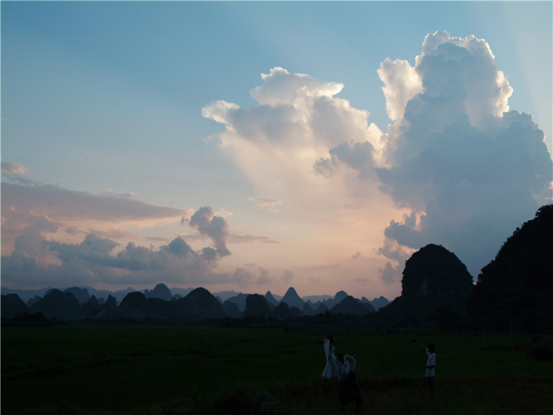 见梨花初带夜月,海棠半含朝雨出处意思赏析