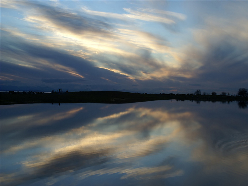 烟销日出不见人,欸乃一声山水绿出处意思赏析