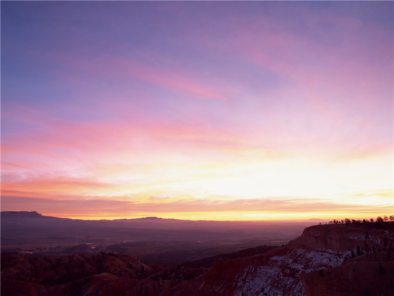 两岸青山相对出,孤帆一片日边来的出处意思赏析