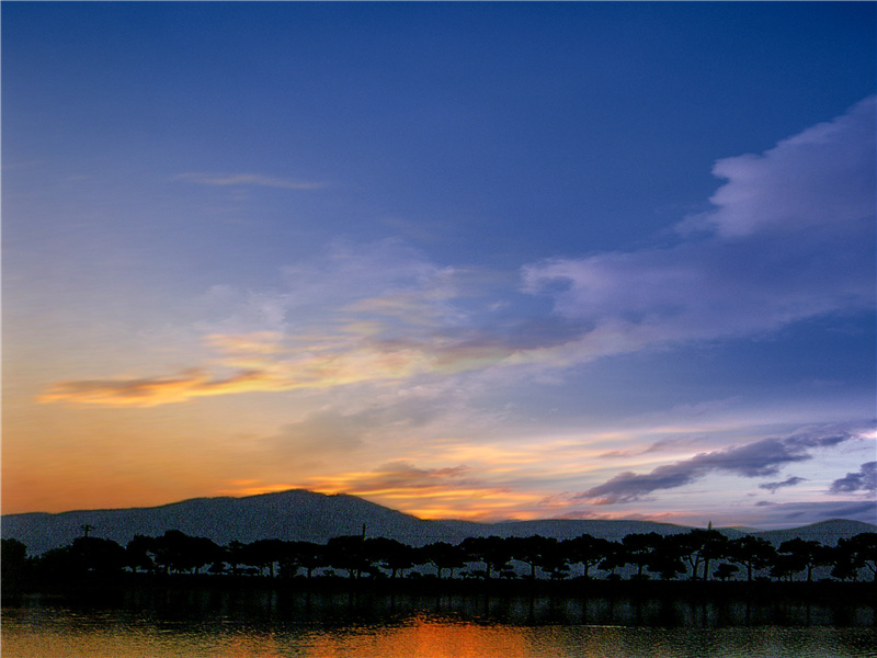 残柳宫前空露叶,夕阳川上浩烟波出处意思赏析