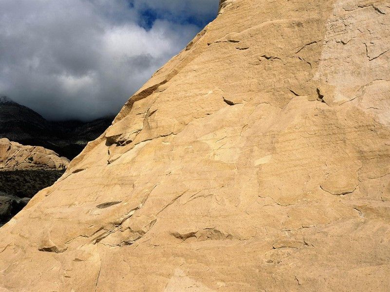 水光潋滟晴方好,山色空蒙雨亦奇出处意思赏析