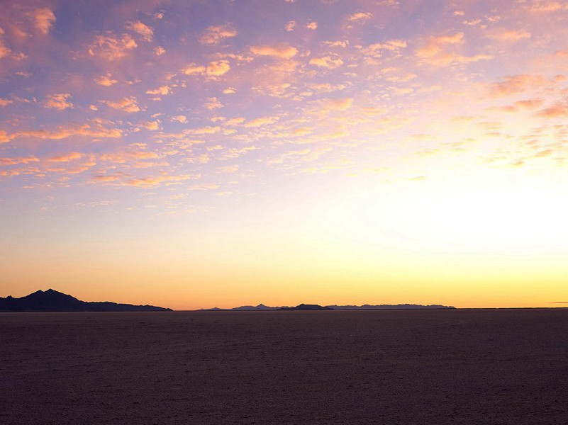 寒灯思旧事,断雁警愁眠的出处意思赏析